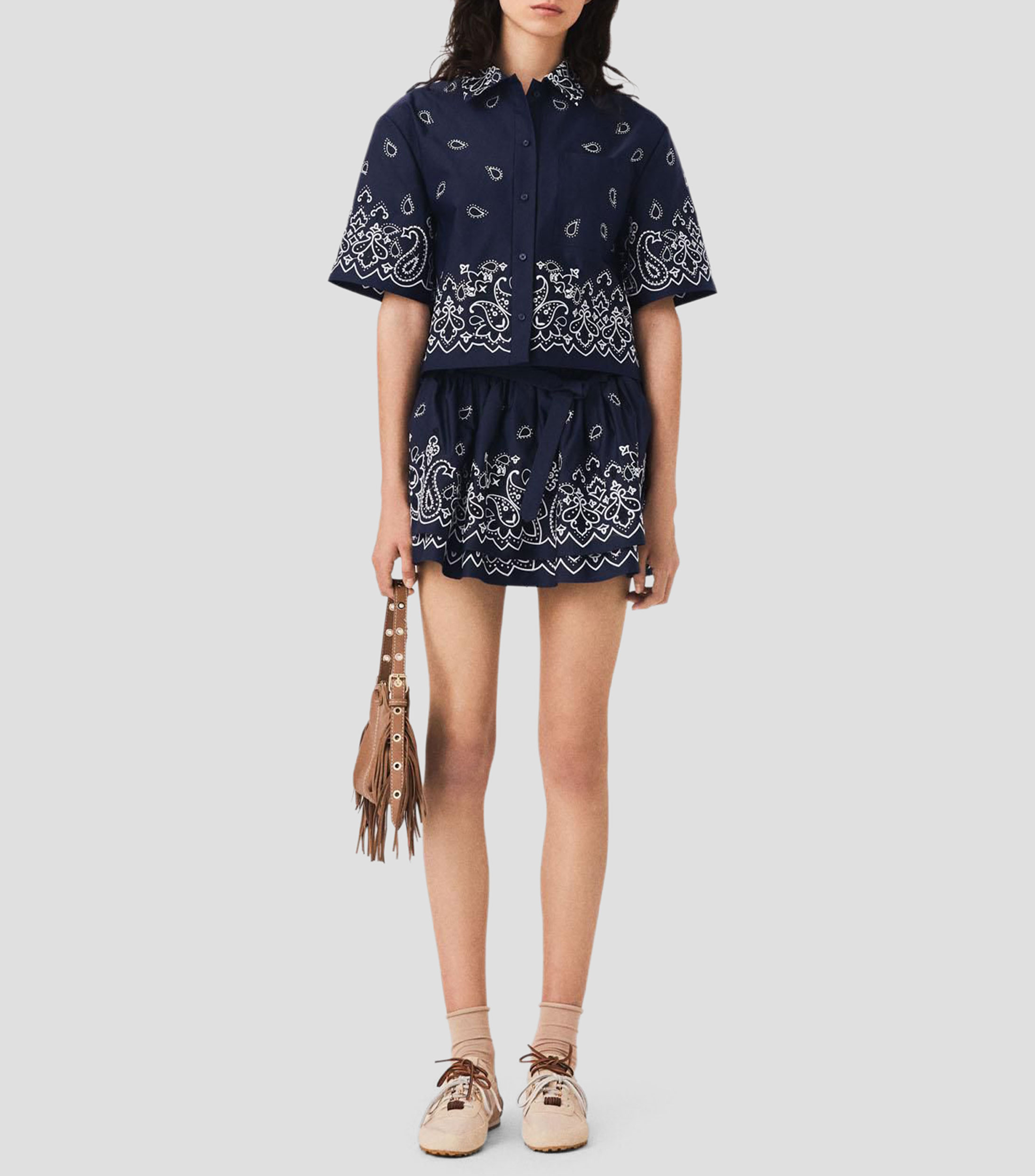 Camisa con estampado bandana manga corta Mujer